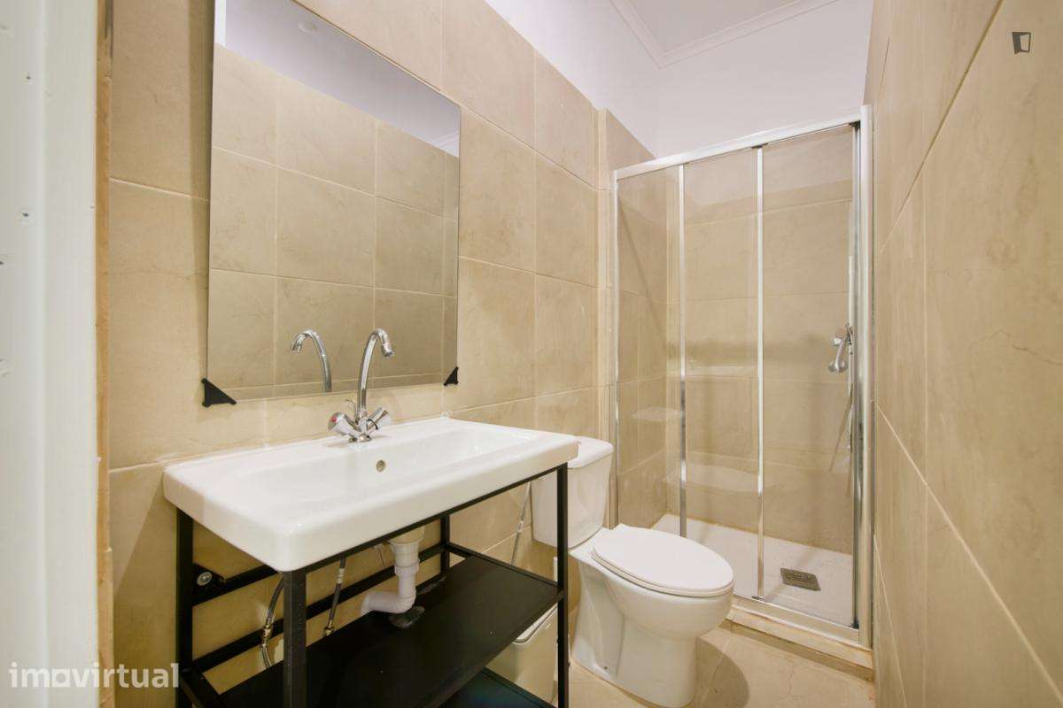 Quarto - localizado em Entrecampos Lisbon - Grande imagem: 2/52