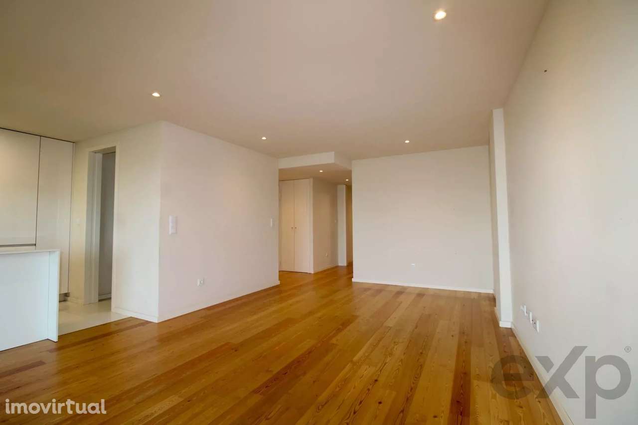 Apartamento T2 no Empreendimento Plaza Dom Henrique – Design Moderno e - Grande imagem: 5/60