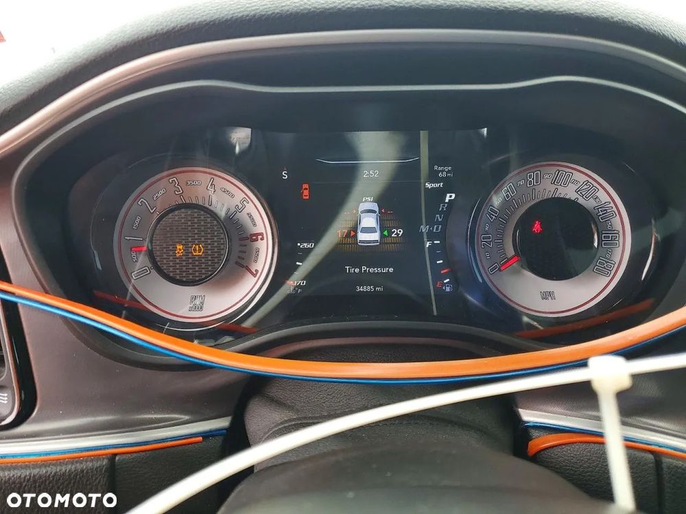 Dodge Challenger - 11