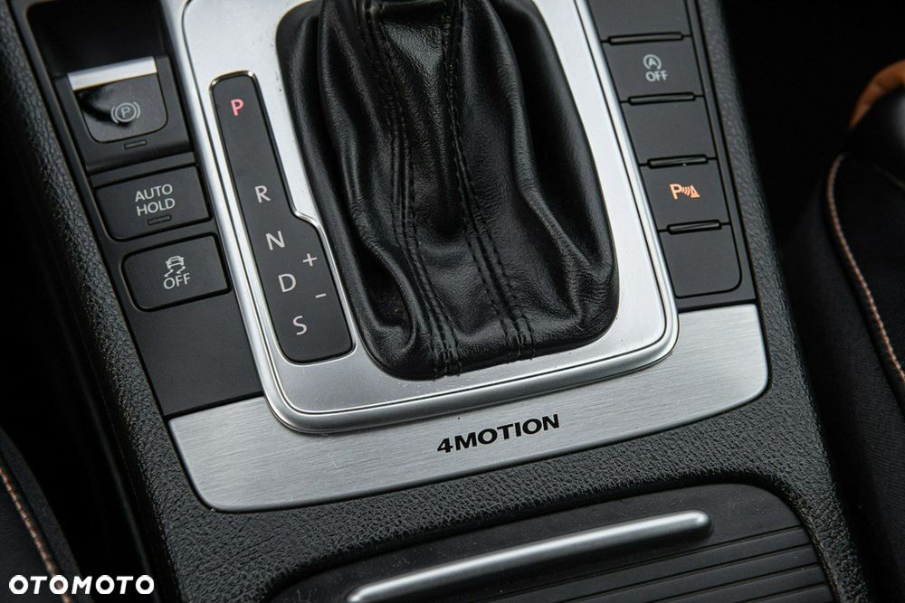 Volkswagen Passat Variant 2.0 TDI DSG BlueMotion Technology Highline - 25