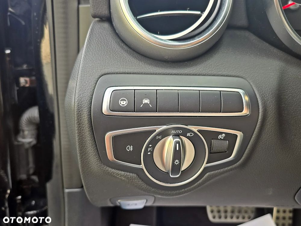 Mercedes-Benz Klasa C 300 4Matic 9G-TRONIC Night Edition - 25