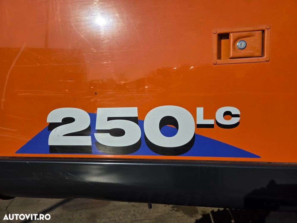 Hitachi ZX250LC-6, 2020, 4.294h, 28t, cupa NOUA 1,55mc, lant 95% bun doar 136h mars, Consum mediu 11l/h, 3 pompe hidr HITACHI, produs in JAPOANIA, inst picon pe brate, camera spate si laterale, Ad sapare 7,5m, posibil leasing, CA NOU-PROMOTIE 106.900 Eur - 28