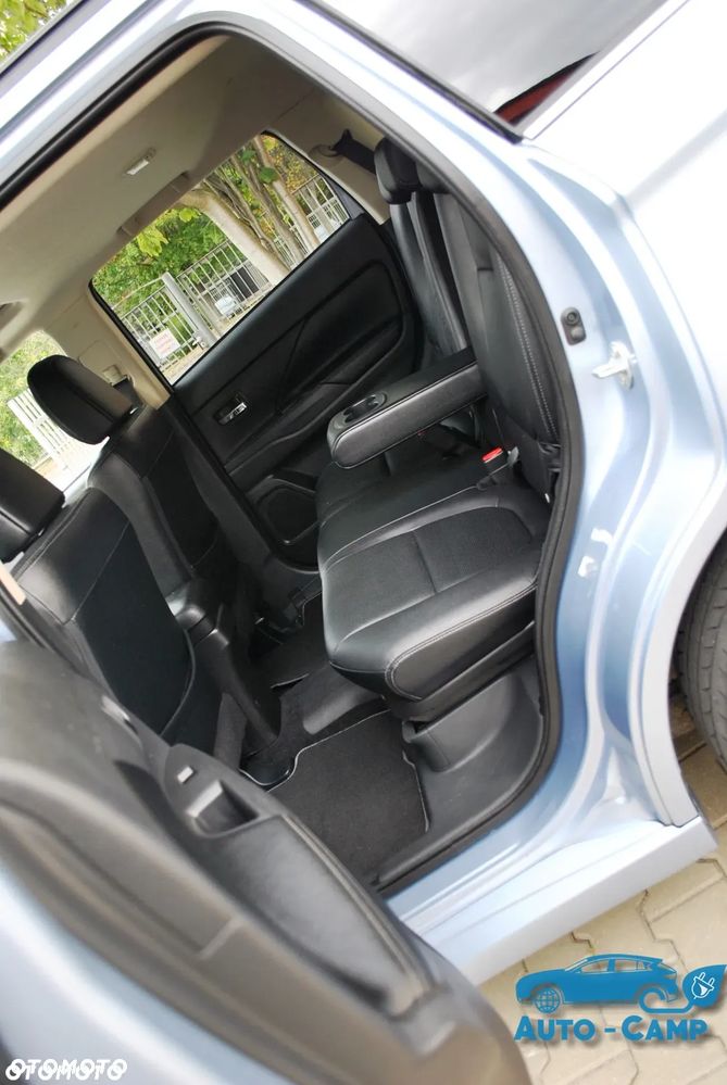 Mitsubishi Outlander Instyle NAVI + - 22