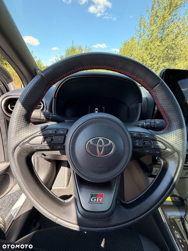 Toyota Yaris Hybrid 1.5 GR Sport - 17