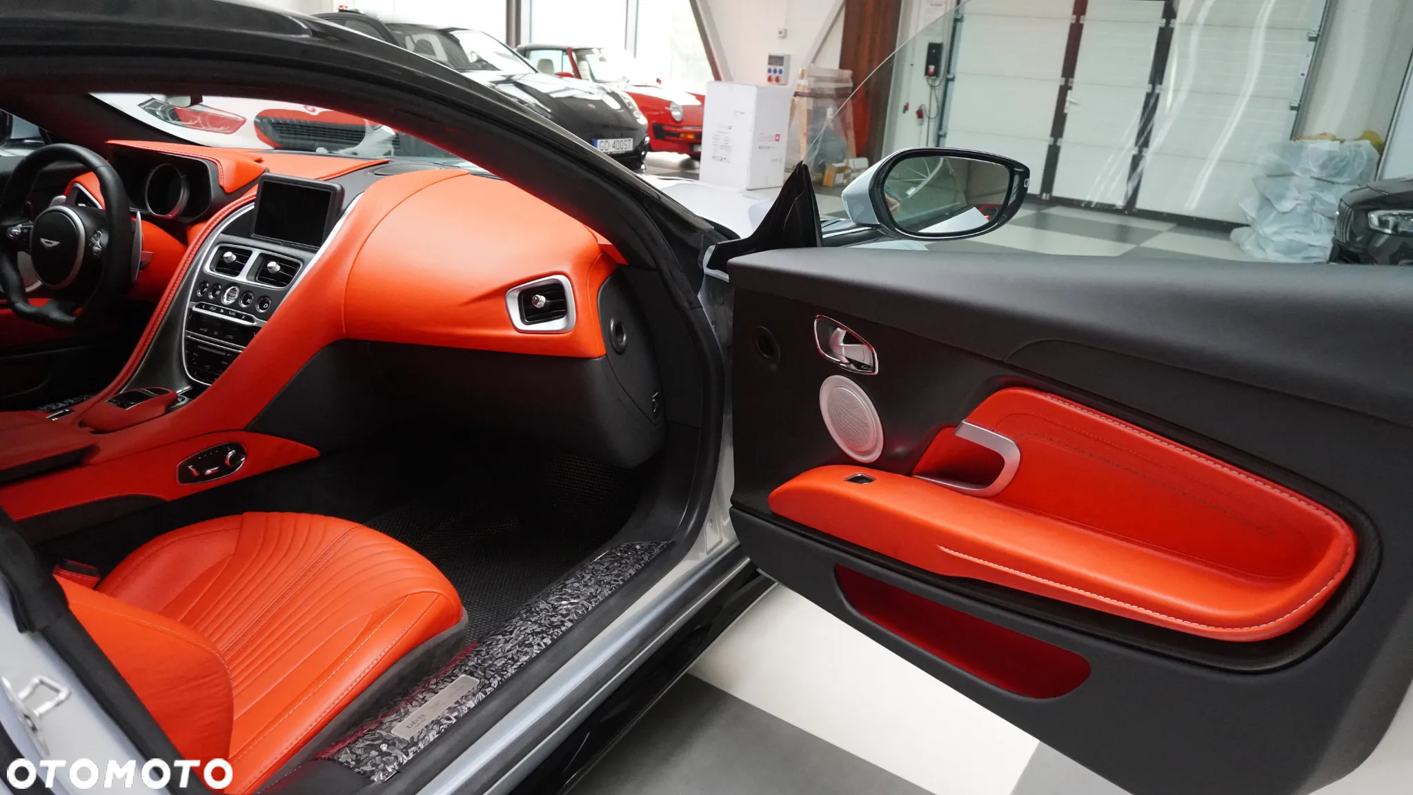 Aston Martin DB11 Launch Edition - 9