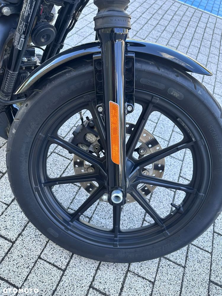 Harley-Davidson Sportster Iron 1200 - 12
