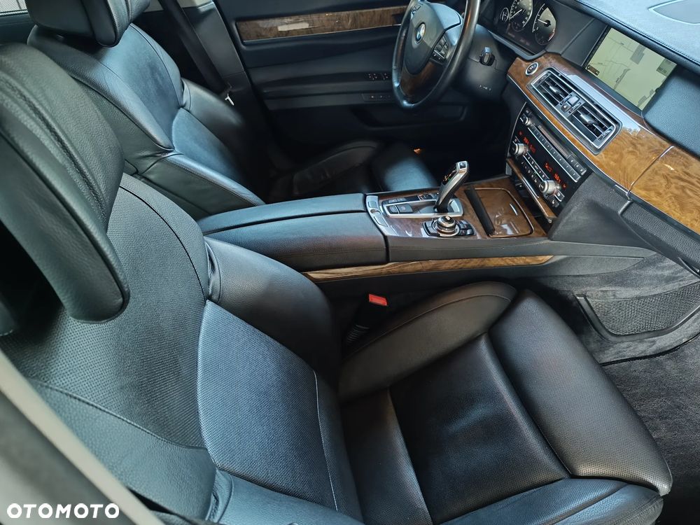 BMW Seria 7 - 8