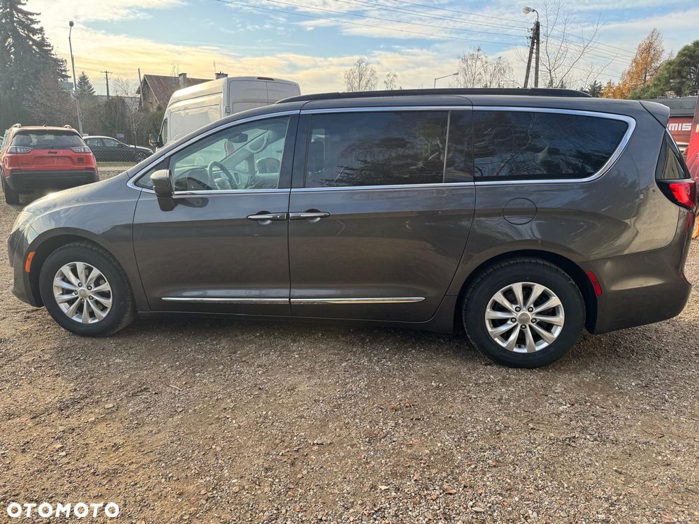 Chrysler Pacifica - 28