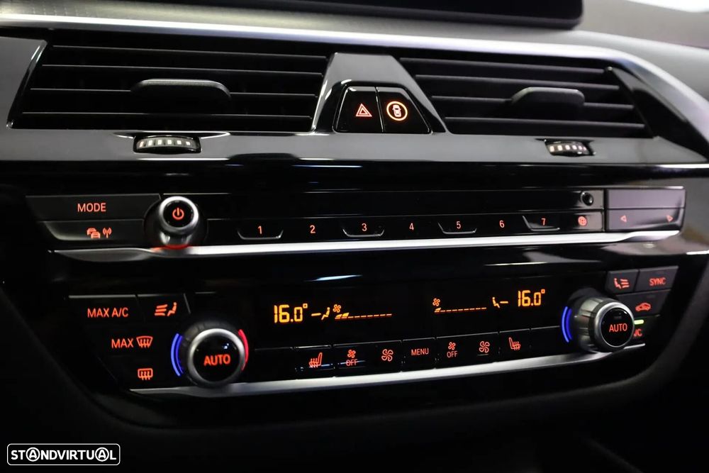 BMW 530 e Pack Desportivo M - 32