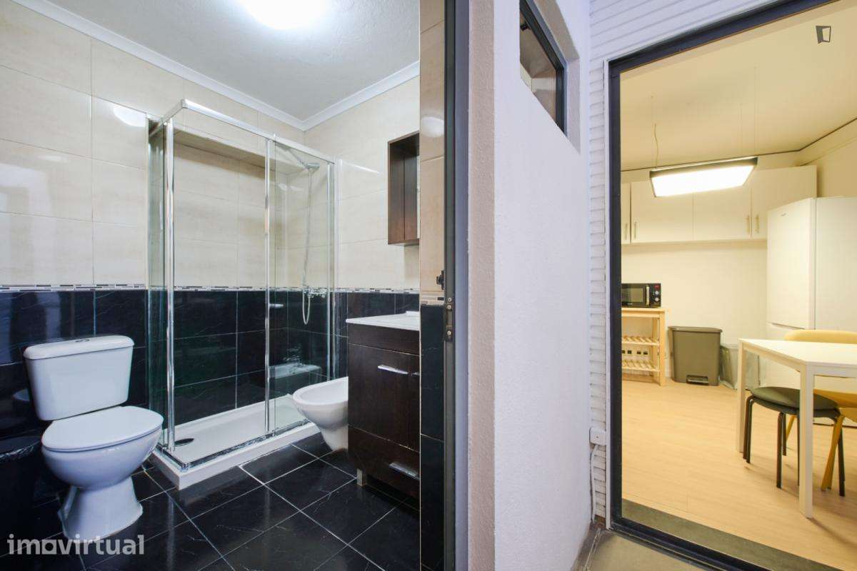 Quarto - localizado em Santos Lisbon - Grande imagem: 2/40