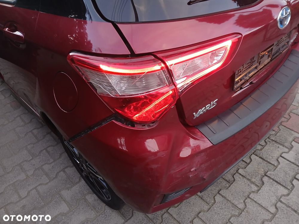 Toyota Yaris Hybrid 100 Selection - 25