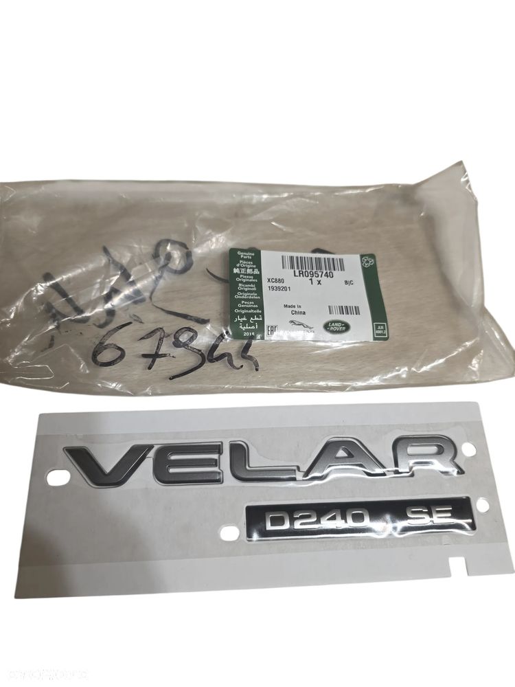 EMBLEMAT ZNACZEK LOGO RANGE ROVER VELAR LR095740 - 1