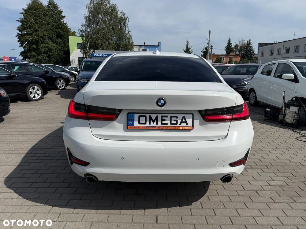 BMW Seria 3 318i - 5