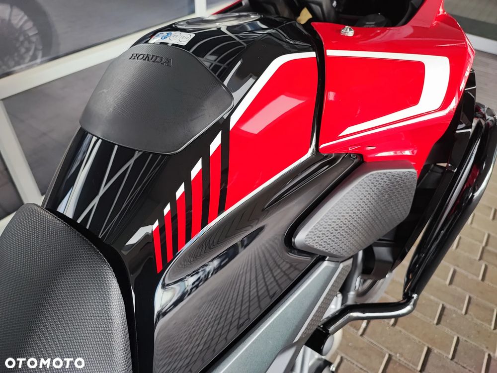Honda CB - 12