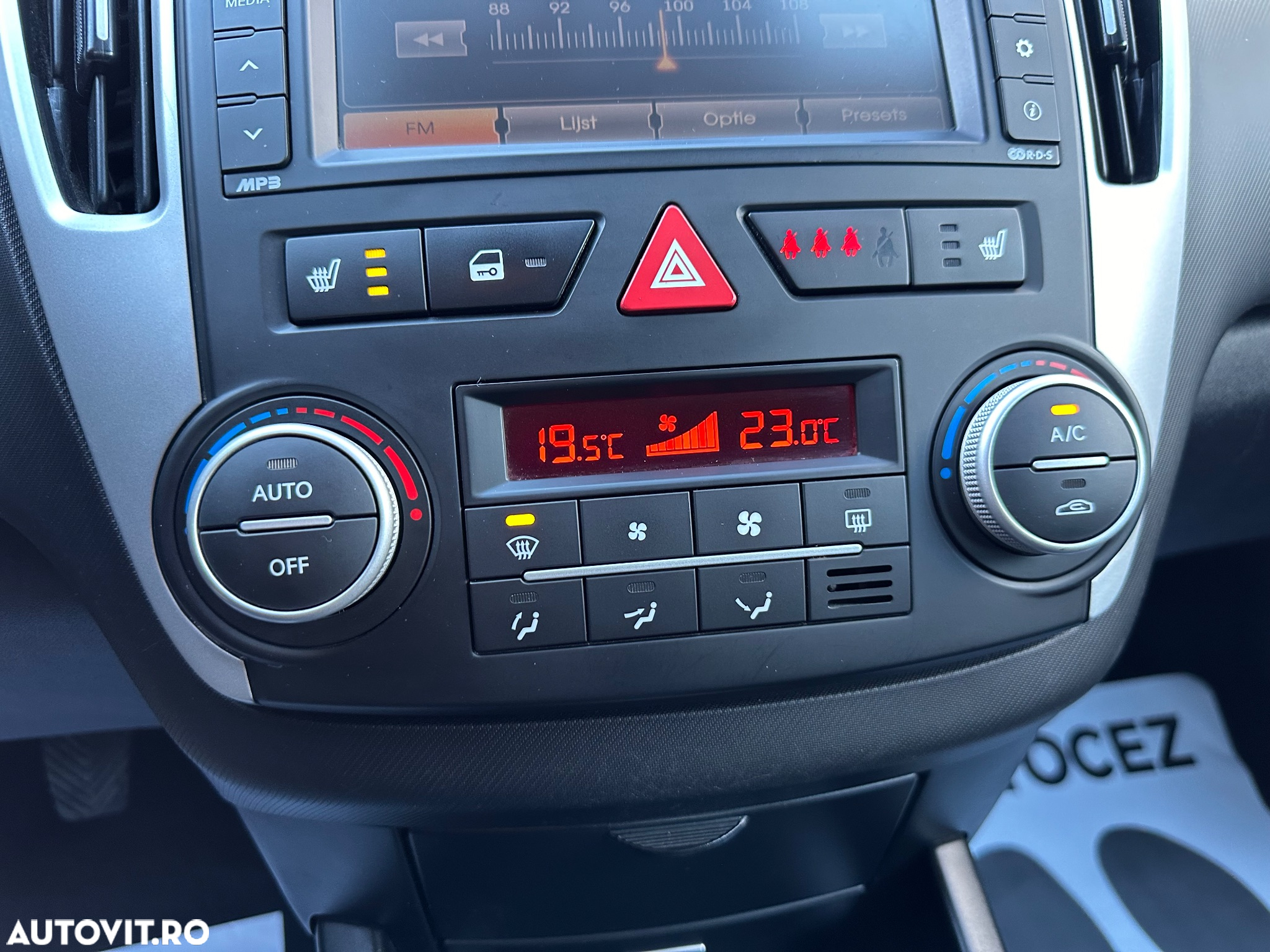 Kia Ceed 1.6 CRDi 90 ISG Vision - 26