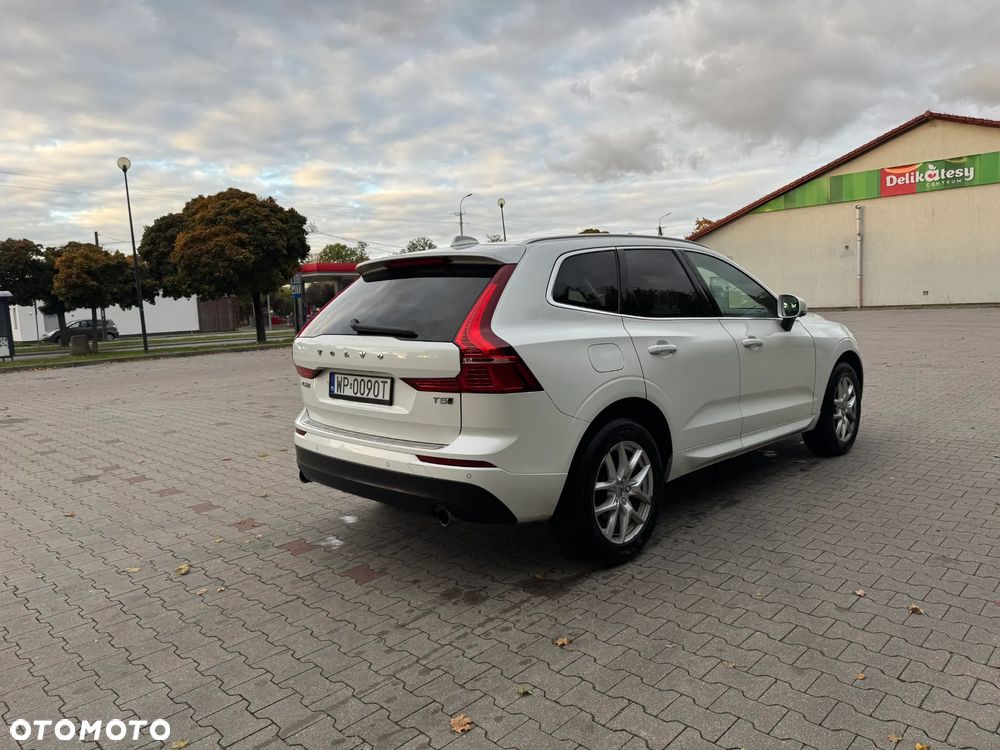 Volvo XC 60 T5 AWD Momentum - 2