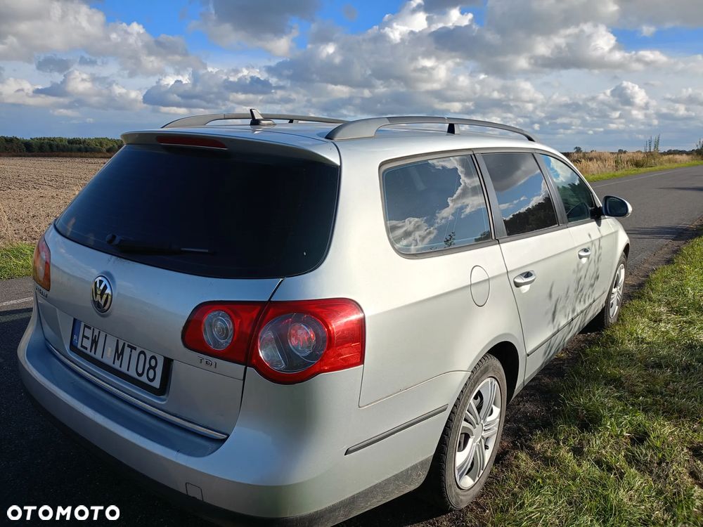 Volkswagen Passat 1.9 TDI Comfortline - 6