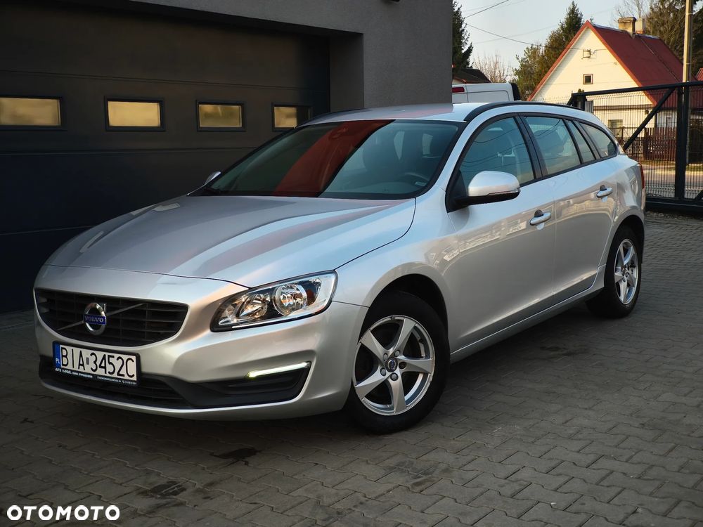 Volvo V60 D2 Drive-E Momentum - 1
