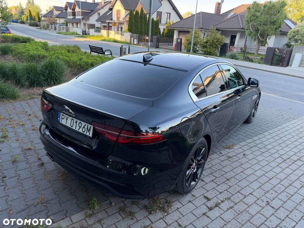 Jaguar XE 2.0 D200 mHEV AWD R-Dynamic S - 18