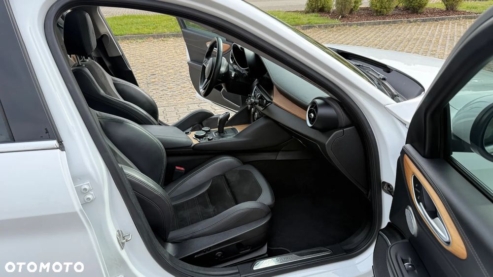 Alfa Romeo Giulia 2.0 Turbo 16V AT8 Veloce - 9