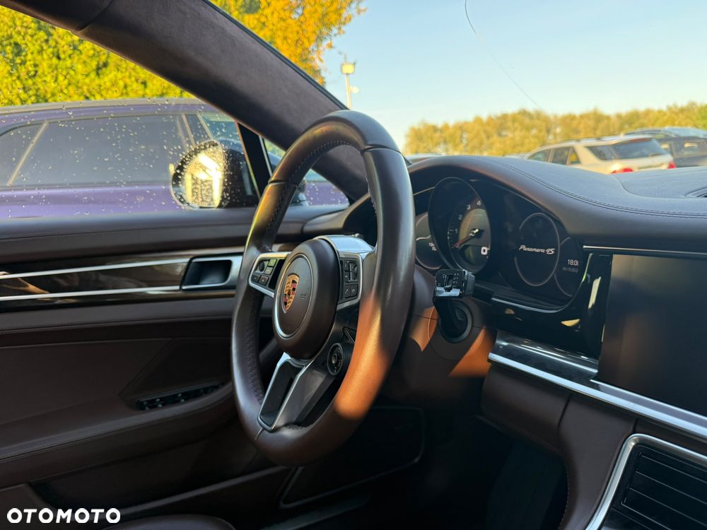 Porsche Panamera 4S - 16