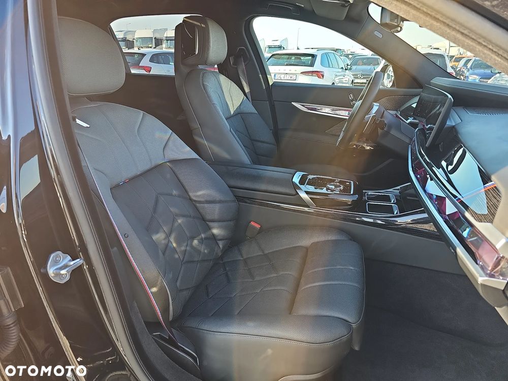 BMW Seria 7 750e PHEV xDrive sport - 24