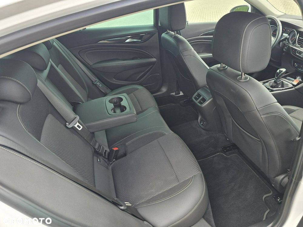 Opel Insignia - 23