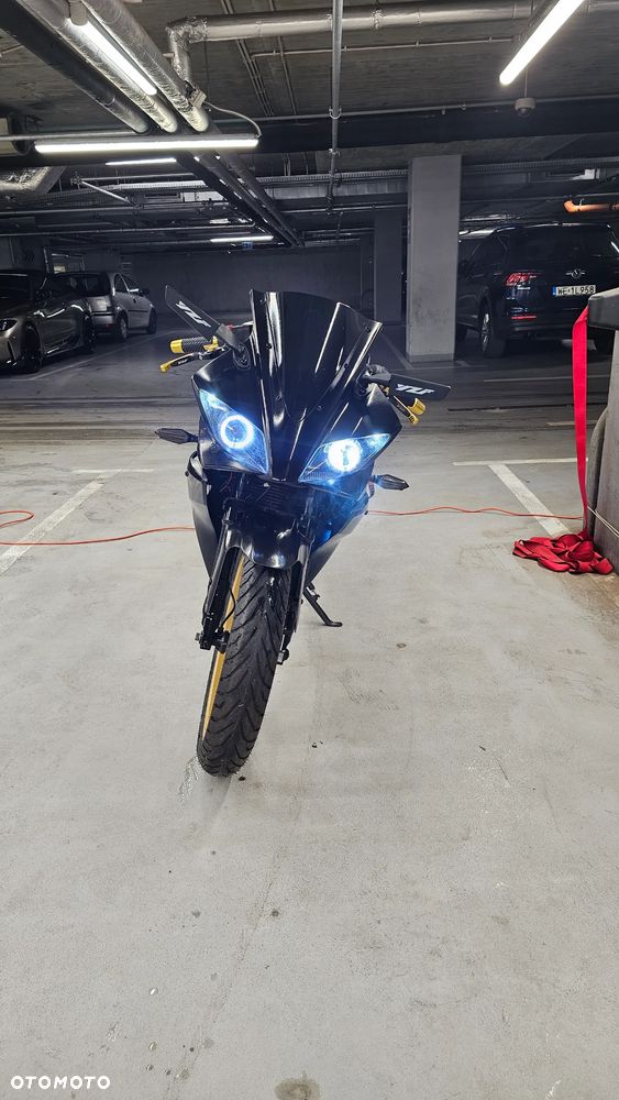 Yamaha YZF - 4