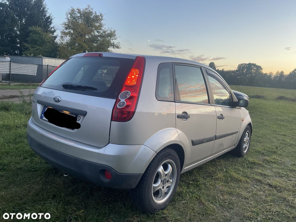 Ford Fiesta 2006 photo 2