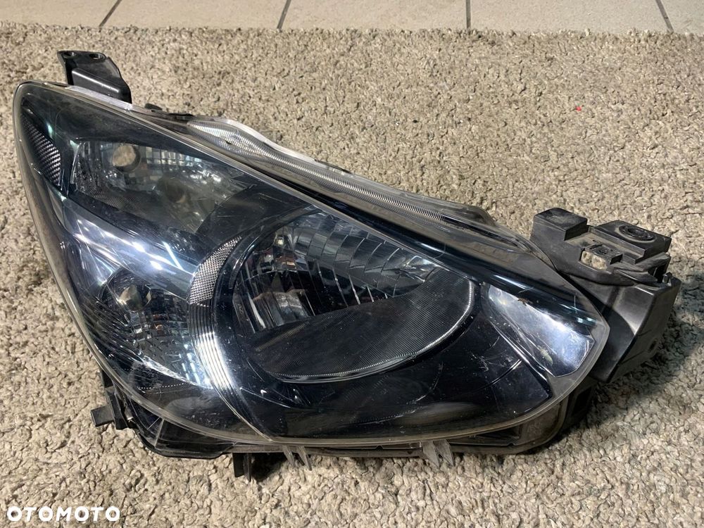 LAMPA PRAWA ZWYKŁA MAZDA 2 DJ DB5J-51030 - 1