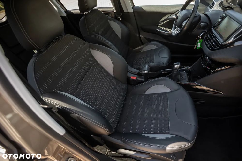 Peugeot 2008 1.2 Pure Tech Style S&S - 19