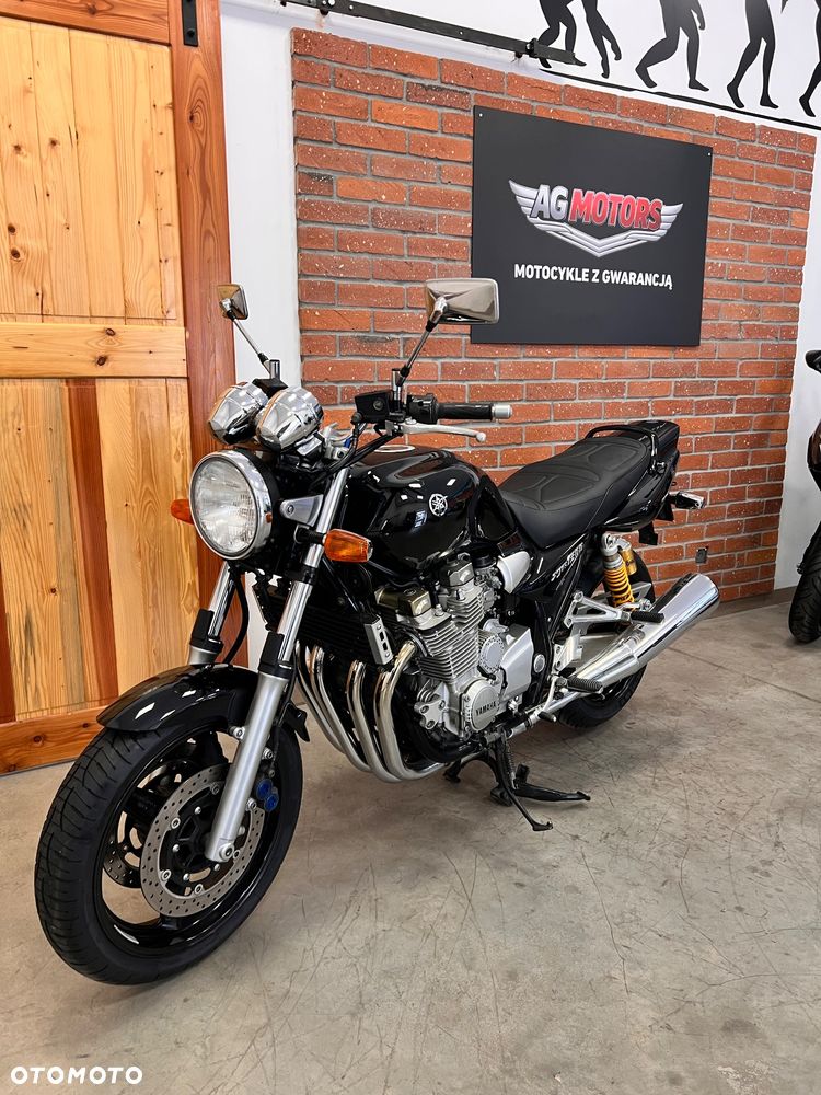 Yamaha XJR - 16