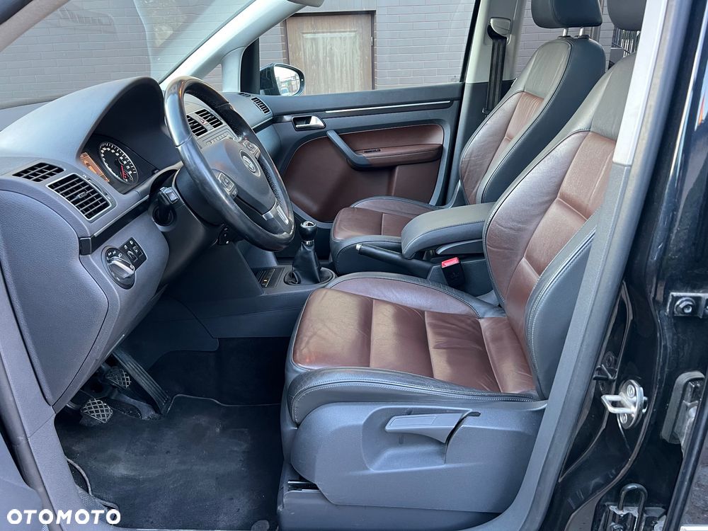 Volkswagen Touran 1.6 TDI DPF BlueMotion Technology Highline - 25