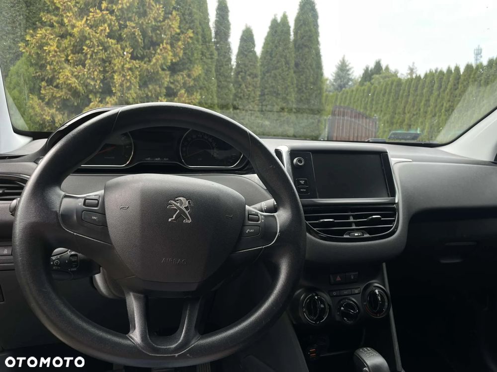 Peugeot 208 - 12