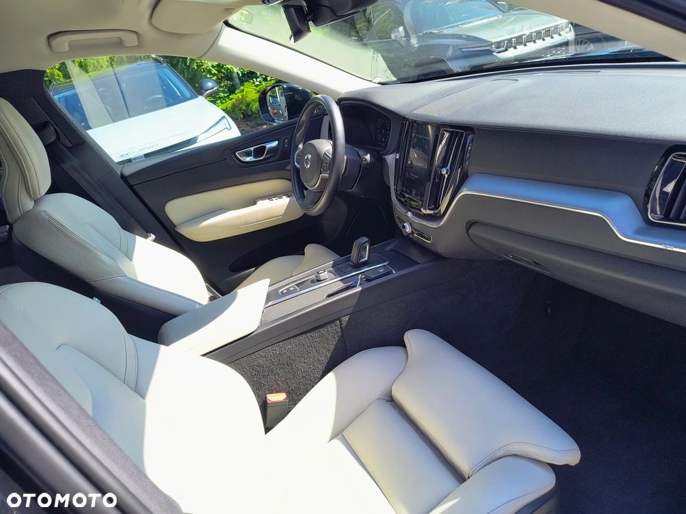 Volvo XC 60 B5 B AWD Momentum - 12