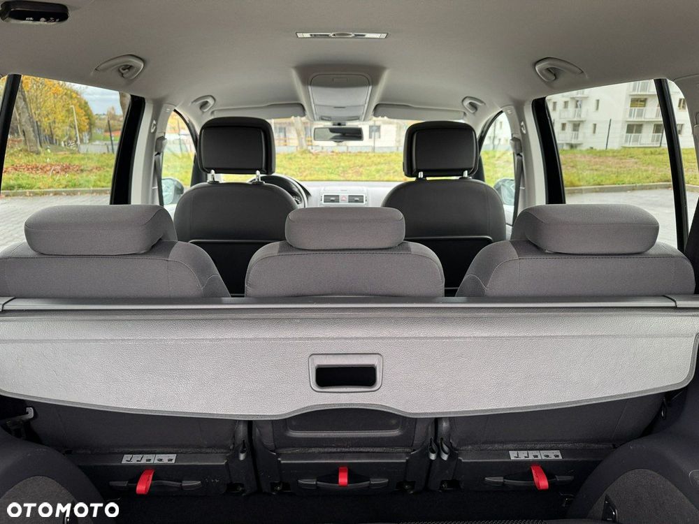 Volkswagen Touran 1.6 TDI DPF BlueMotion Technology Highline - 38