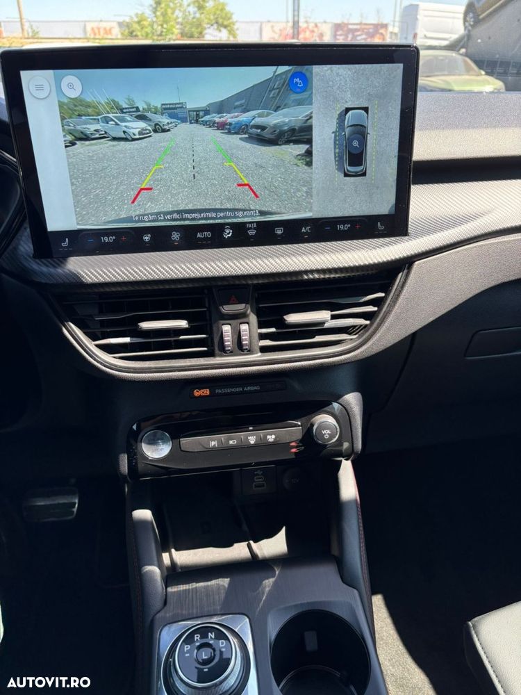 Ford Kuga - 28