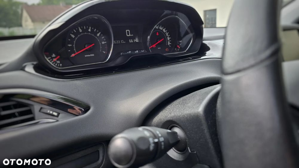 Peugeot 208 1.2 PureTech Allure - 13