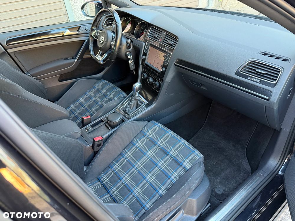 Volkswagen Golf - 9