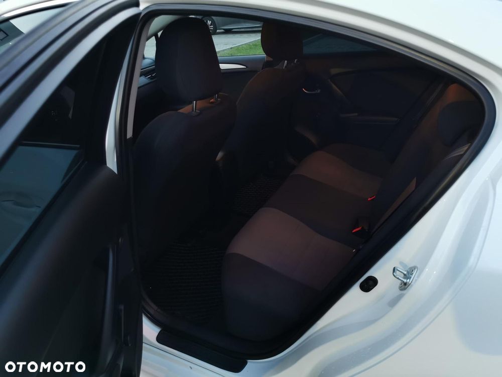 Toyota Avensis 1.8 Active - 8