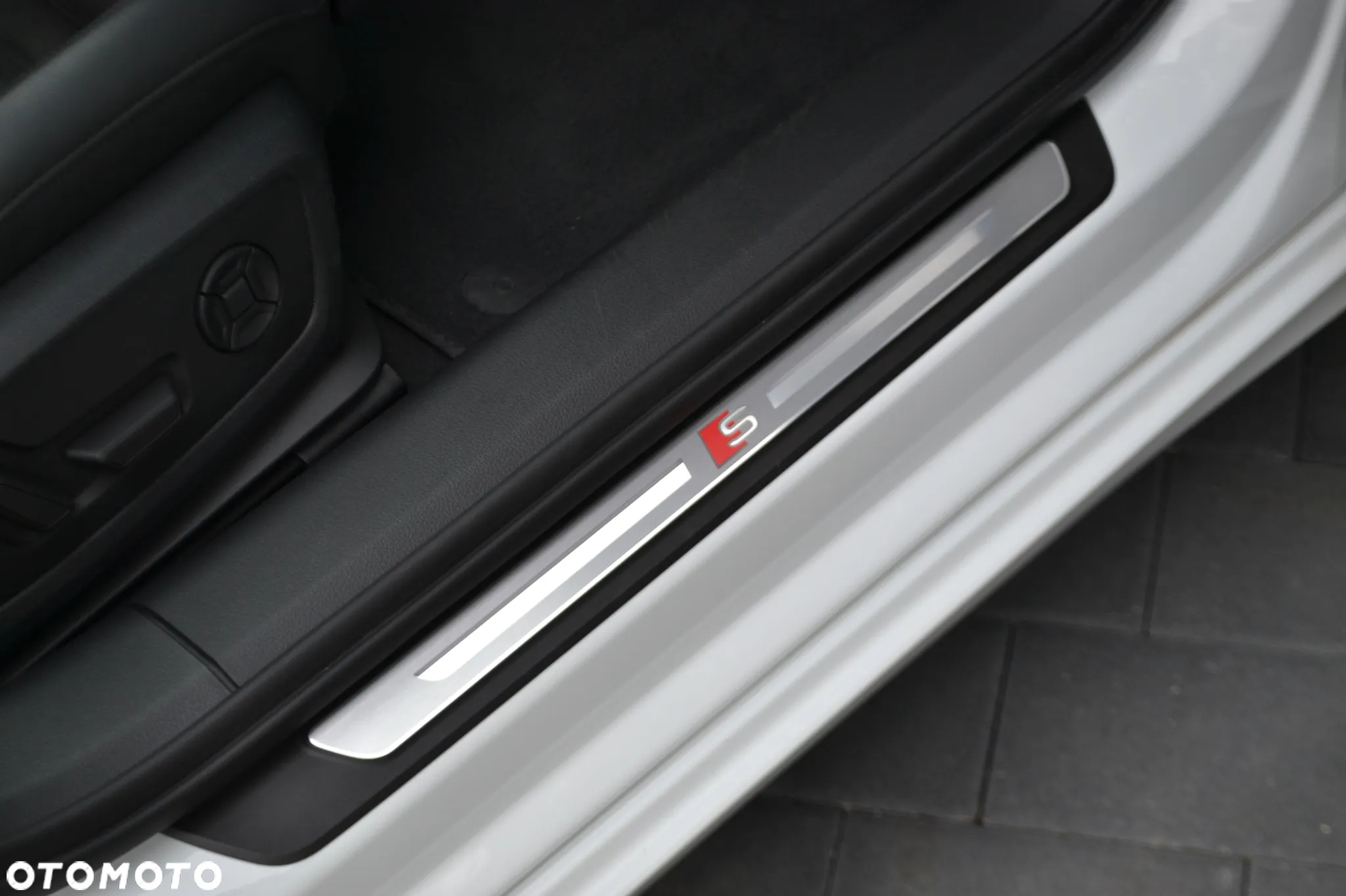 Audi A6 Avant 40 TDI quattro S tronic S line - 29