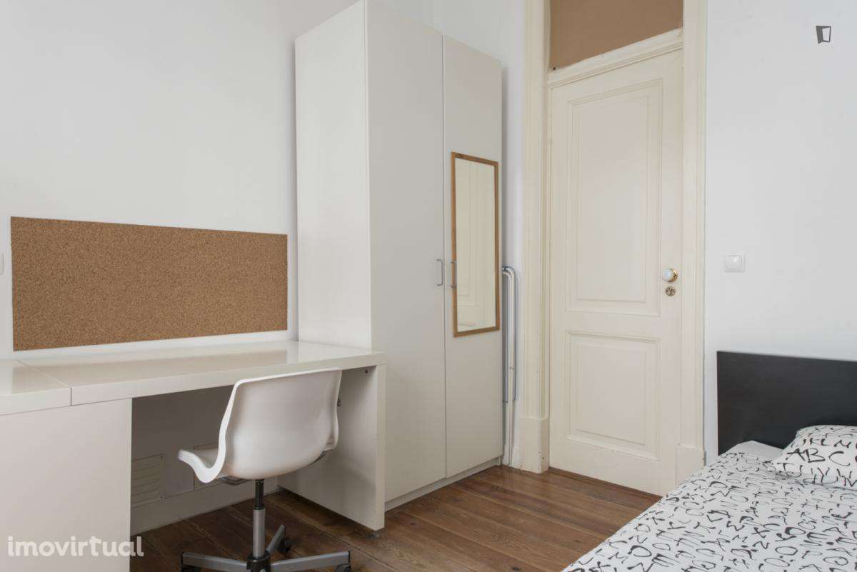 Quarto - localizado em Intendente Lisbon - Grande imagem: 3/35