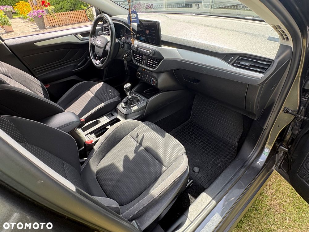 Ford Focus 1.0 EcoBoost Titanium - 23