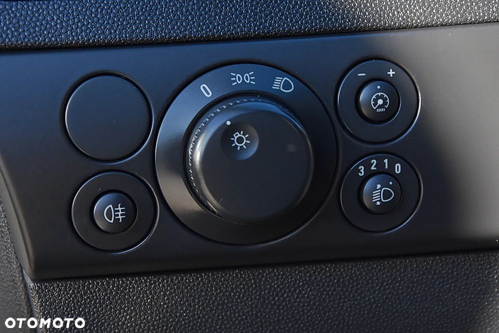 Opel Astra III GTC 1.4 Enjoy - 22