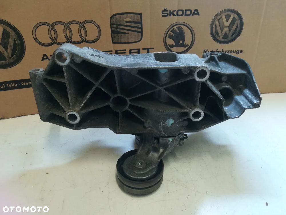 ŁAPA ALTERNATORA 032145169Q VW GOLF IV, BORA - 7