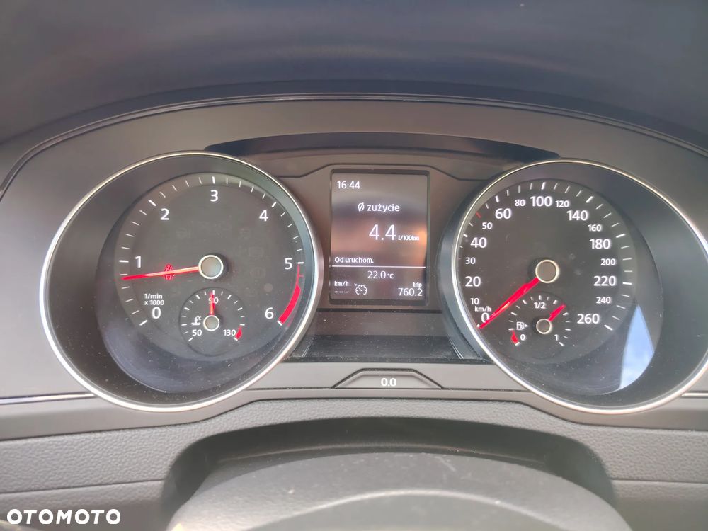 Volkswagen Passat 2.0 TDI SCR Comfortline - 11