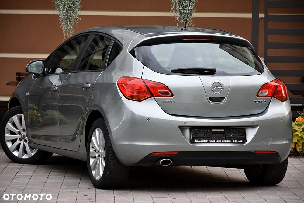 Opel Astra 1.6 Turbo Color Edition - 3