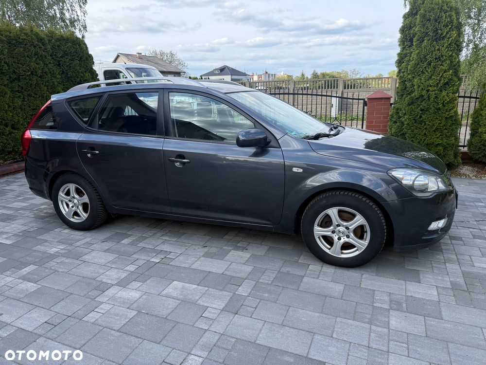 Kia Ceed 1.4 CVVT Dream-Team Edition - 5