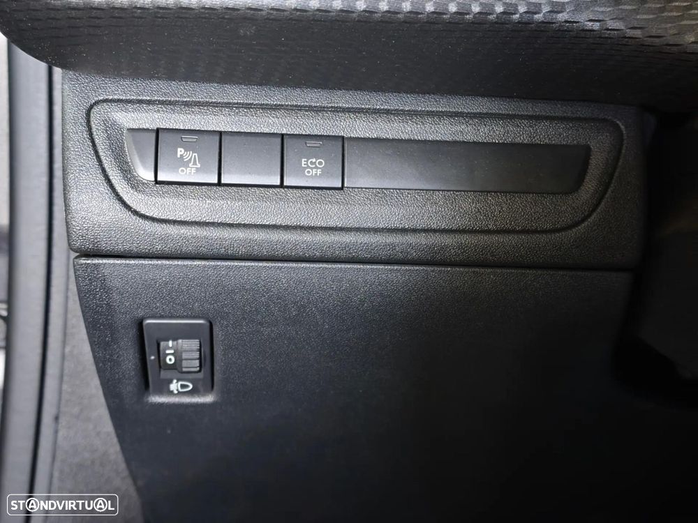 Peugeot 2008 1.2 PureTech Signature - 17