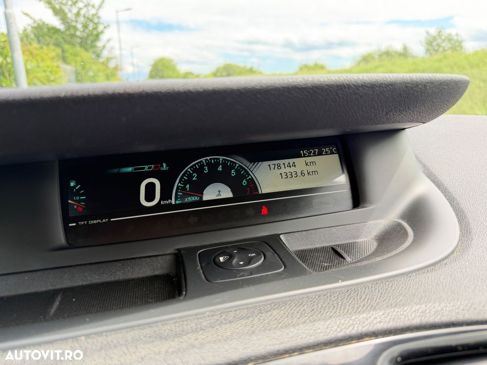 Renault Scenic 1.6 16V 110 Dynamique - 12